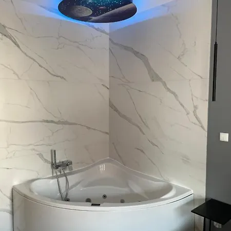 Apartament Grand Jacuzzi Torun Exterior photo